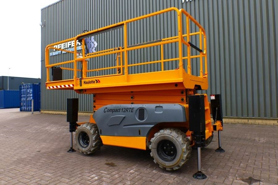 Scissor lift Haulotte Compact 12RTE Electric, 12m Working Height, 450kg: picture 10