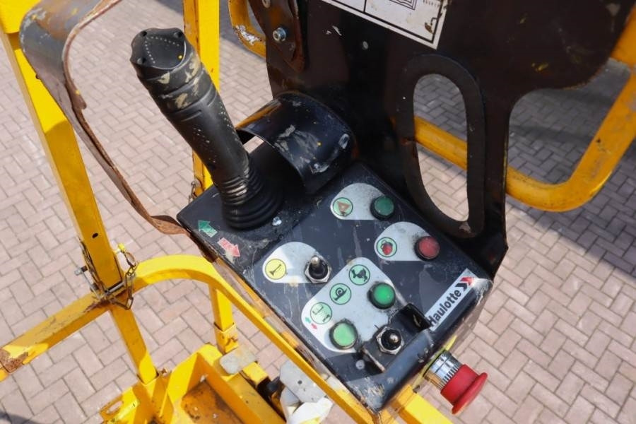 Haulotte Compact 14 Electric, 14m Working Height, 350kg Cap - Scissor lift: picture 4 Haulotte Compact 14 Electric, 14m Working Height, 350kg Cap - Scissor lift: picture 4