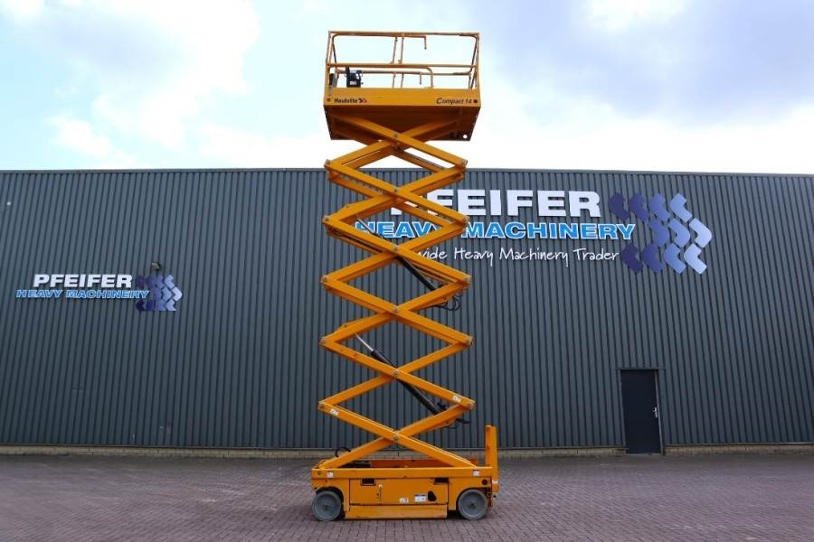 Haulotte Compact 14 Electric, 14m Working Height, 350kg Cap - Scissor lift: picture 3 Haulotte Compact 14 Electric, 14m Working Height, 350kg Cap - Scissor lift: picture 3