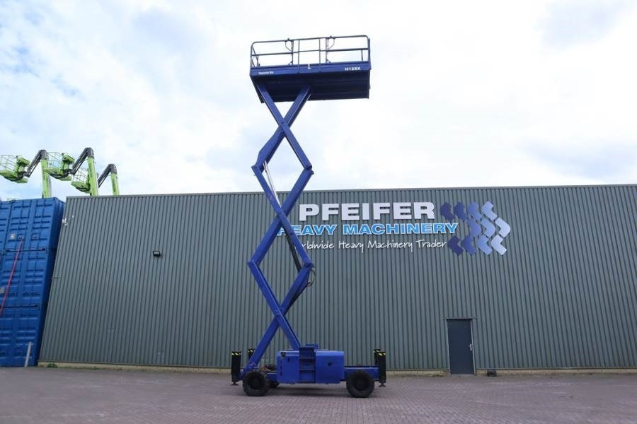 Haulotte H12SX Diesel, 4x4 Drive, 12m Working Height, 700kg - Scissor lift: picture 3 Haulotte H12SX Diesel, 4x4 Drive, 12m Working Height, 700kg - Scissor lift: picture 3
