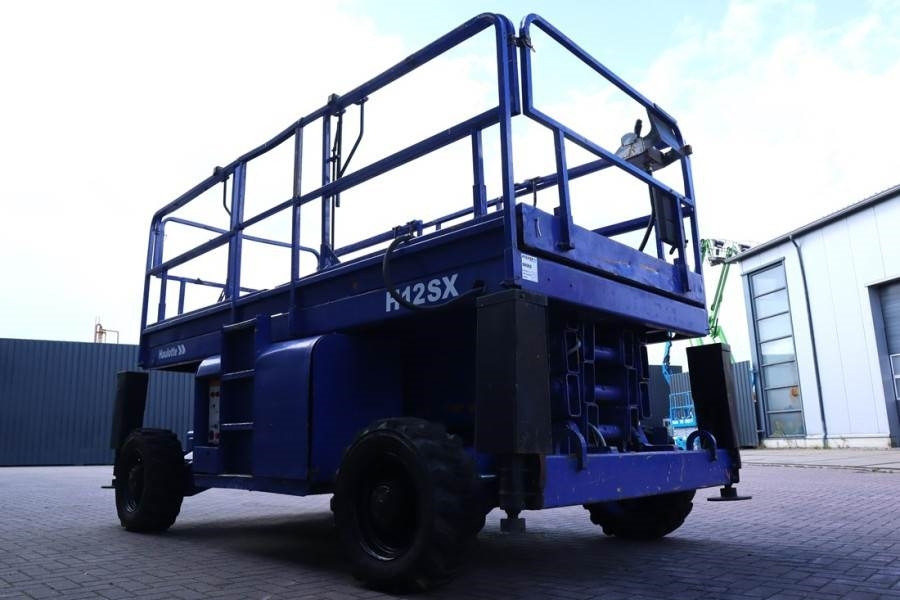 Haulotte H12SX Diesel, 4x4 Drive, 12m Working Height, 700kg - Scissor lift: picture 3 Haulotte H12SX Diesel, 4x4 Drive, 12m Working Height, 700kg - Scissor lift: picture 3