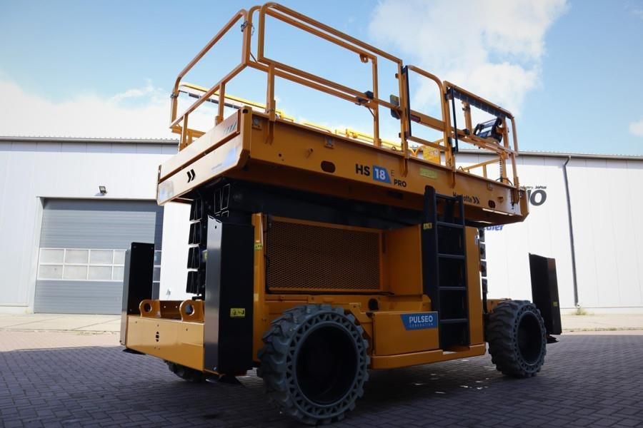 Haulotte HS18EPRO Full Electric 4x4 Drive, Versatile Use: O - Scissor lift: picture 3 Haulotte HS18EPRO Full Electric 4x4 Drive, Versatile Use: O - Scissor lift: picture 3