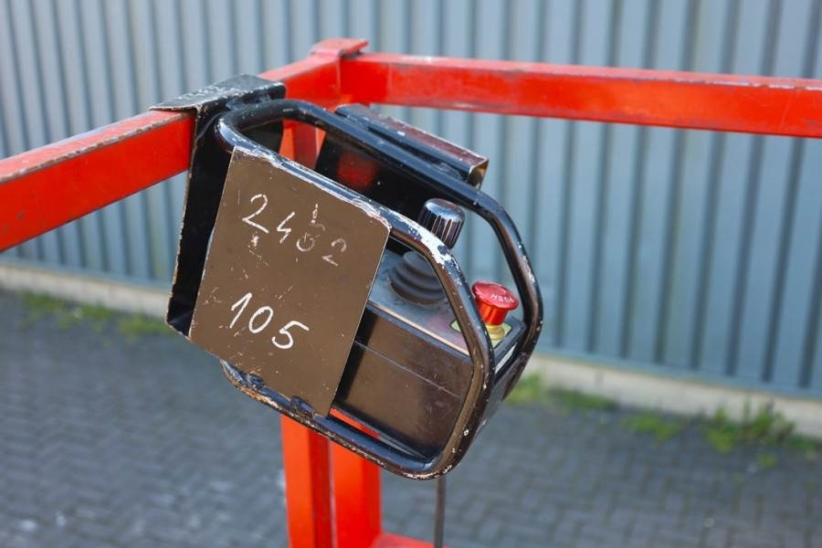 Holland Lift Ecostar HL-9710 Electric, 12m Working Height, 325k - Scissor lift: picture 3 Holland Lift Ecostar HL-9710 Electric, 12m Working Height, 325k - Scissor lift: picture 3