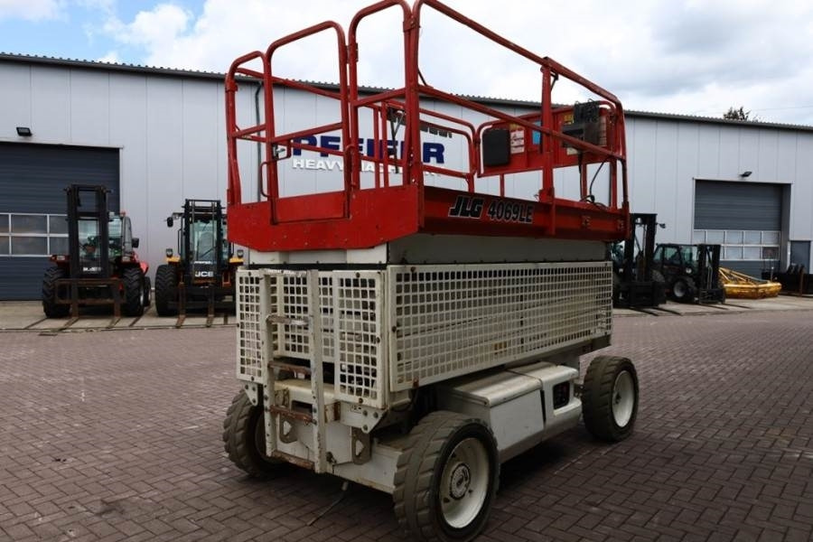 JLG 4069LE Electric, 14.2m Working Height, 360kg Capac - Scissor lift: picture 2 JLG 4069LE Electric, 14.2m Working Height, 360kg Capac - Scissor lift: picture 2