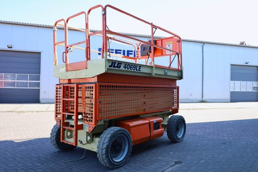 JLG 4069LE Electric, 14.2m Working Height, 360kg Capac - Scissor lift: picture 2 JLG 4069LE Electric, 14.2m Working Height, 360kg Capac - Scissor lift: picture 2
