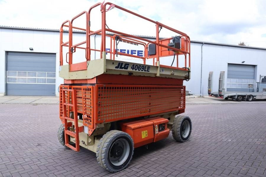 JLG M4069 Hybrid, 14.2m Working Height, 360kg Capacity - Scissor lift: picture 2 JLG M4069 Hybrid, 14.2m Working Height, 360kg Capacity - Scissor lift: picture 2