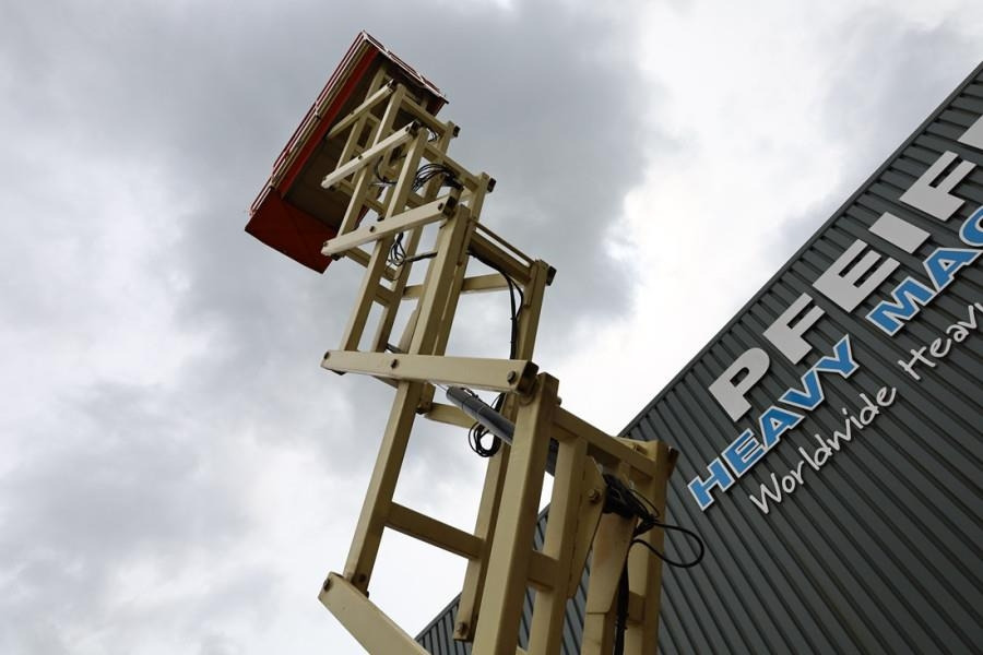 Scissor lift JLG M4069 Hybrid, 14.2m Working Height, 360kg Capacity: picture 9
