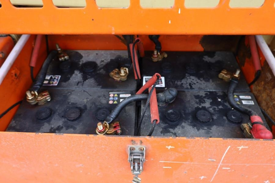 Scissor lift JLG M4069 Hybrid, 14.2m Working Height, 360kg Capacity: picture 11