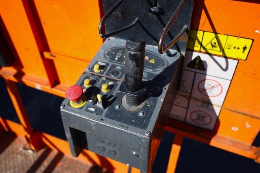 JLG M4069 Hybrid, 14.2m Working Height, 360kg Capacity - Scissor lift: picture 5 JLG M4069 Hybrid, 14.2m Working Height, 360kg Capacity - Scissor lift: picture 5