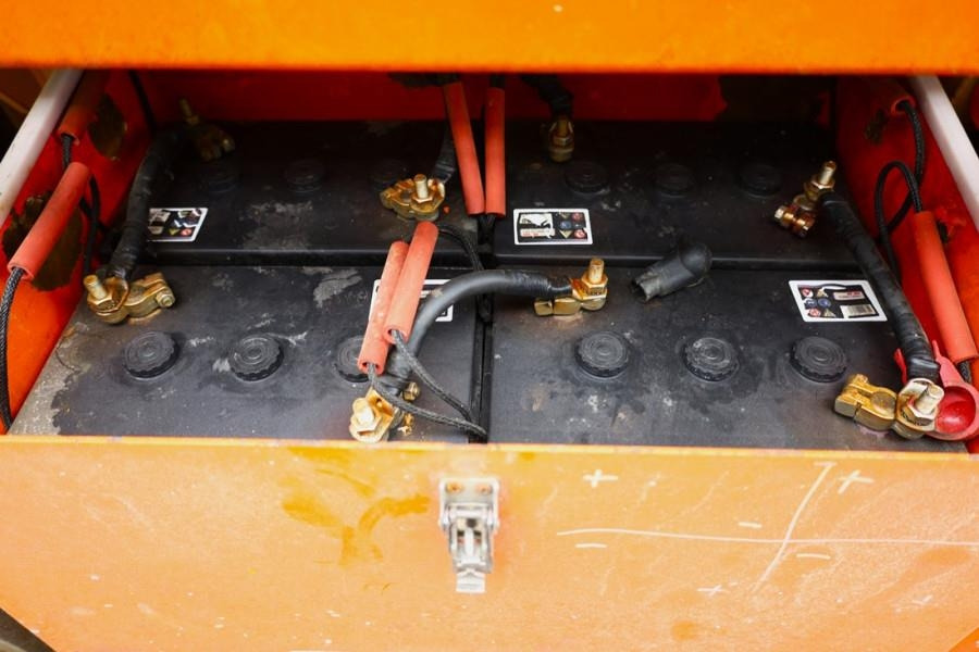 Scissor lift JLG M4069 Hybrid, 14.2m Working Height, 360kg Capacity: picture 12