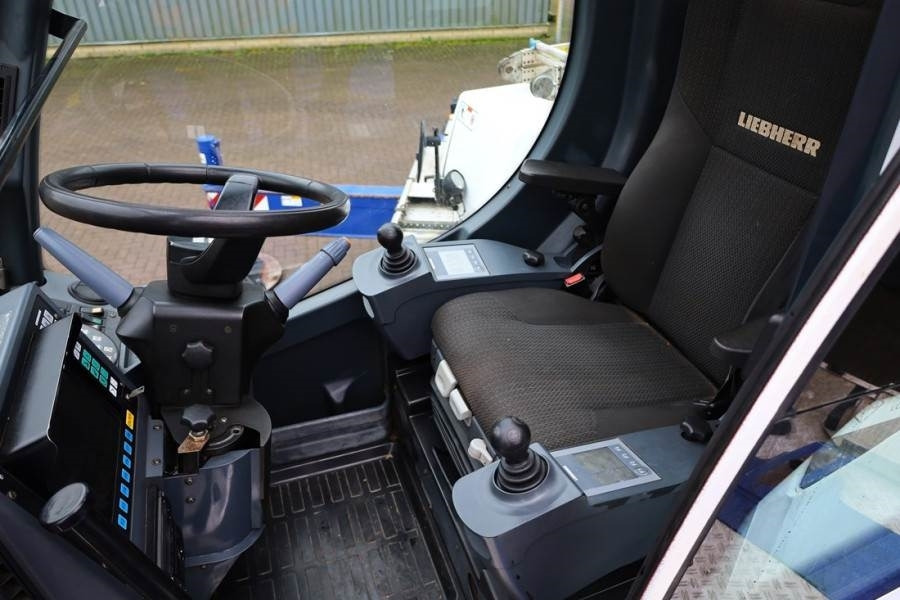 Liebherr LTC1050-3.1 Diesel, 6x6x6 Drive, 50t Capacity, 36m - All terrain crane: picture 4 Liebherr LTC1050-3.1 Diesel, 6x6x6 Drive, 50t Capacity, 36m - All terrain crane: picture 4