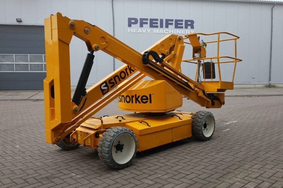 Snorkel A38E Electric, 13.5m Working Height, 6.1m Reach, 2 - Articulated boom: picture 2 Snorkel A38E Electric, 13.5m Working Height, 6.1m Reach, 2 - Articulated boom: picture 2