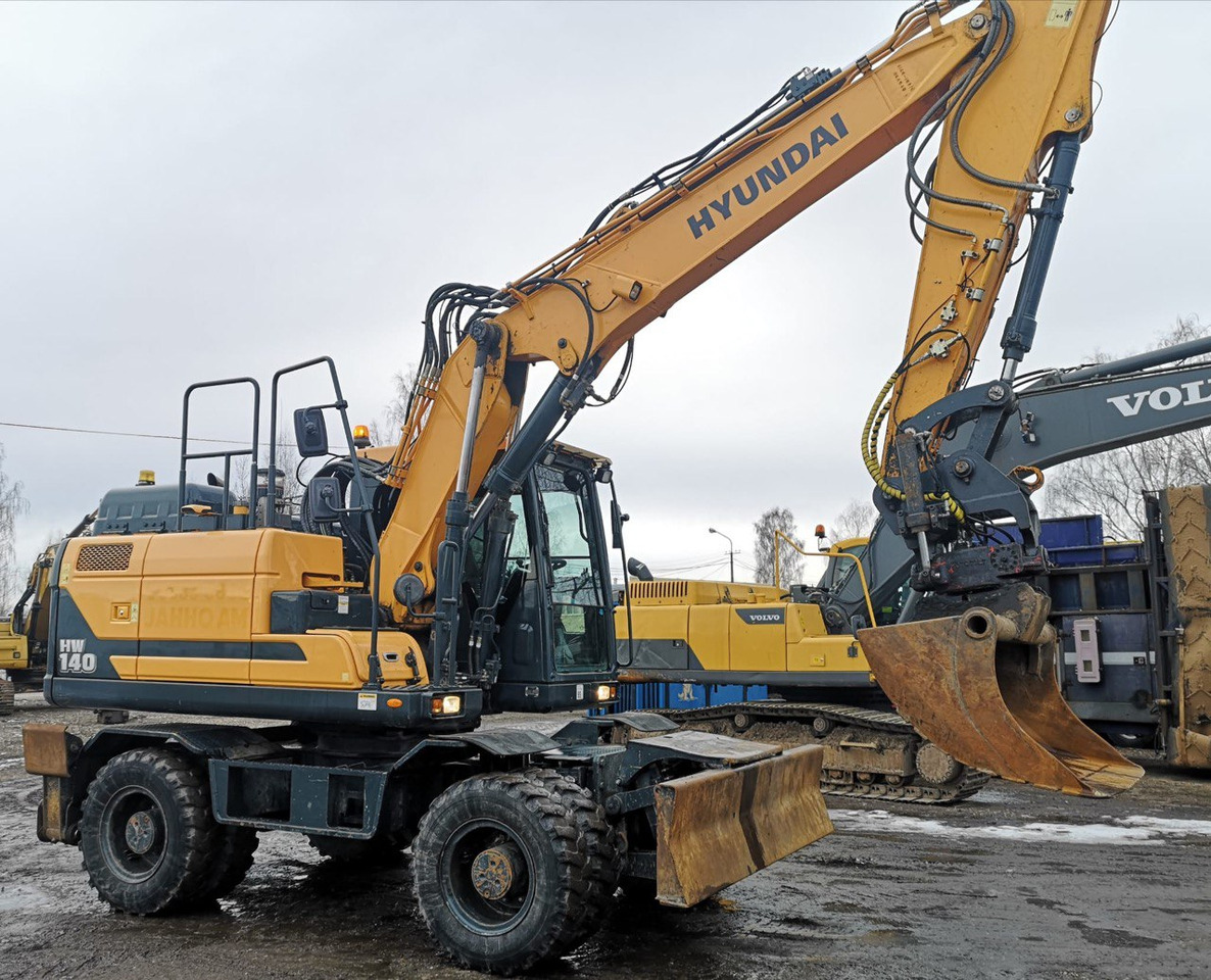 Hyundai W140 - Excavator: picture 1 Hyundai W140 - Excavator: picture 1