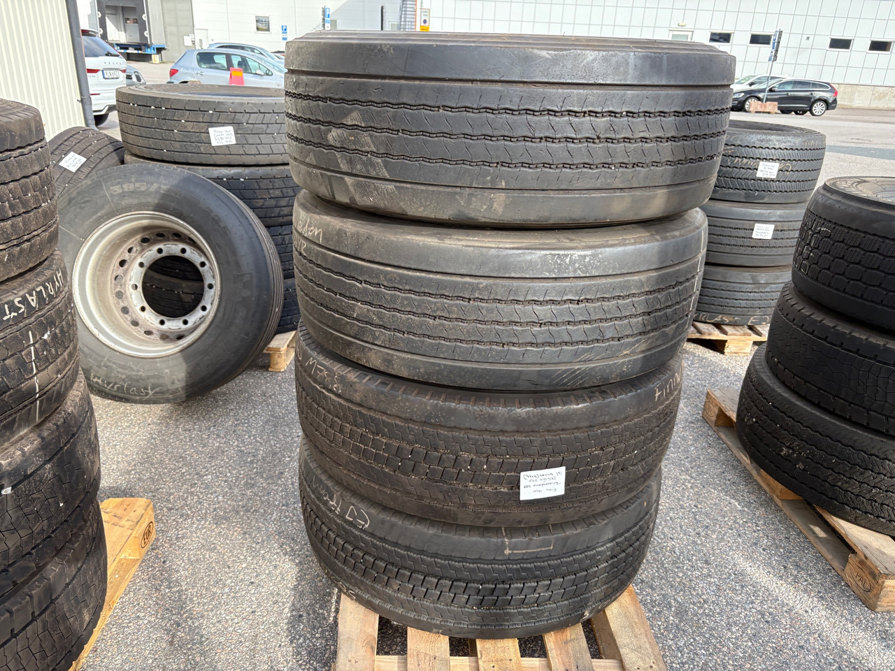 Bridgestone R-steer 001/M788 - Tire for Truck: picture 1 Bridgestone R-steer 001/M788 - Tire for Truck: picture 1