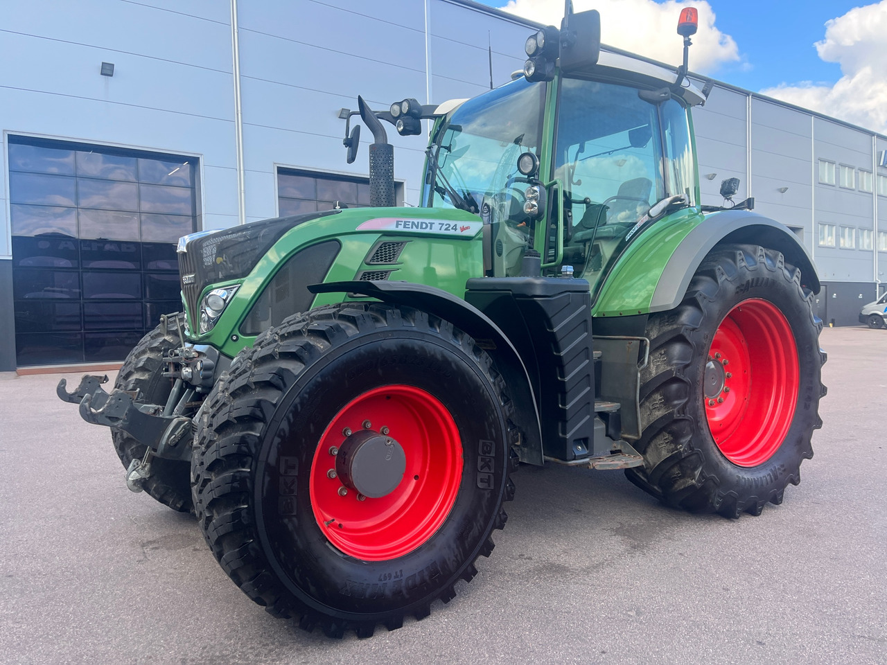 Fendt 724 Vario ProfiPlus - Farm tractor: picture 1 Fendt 724 Vario ProfiPlus - Farm tractor: picture 1