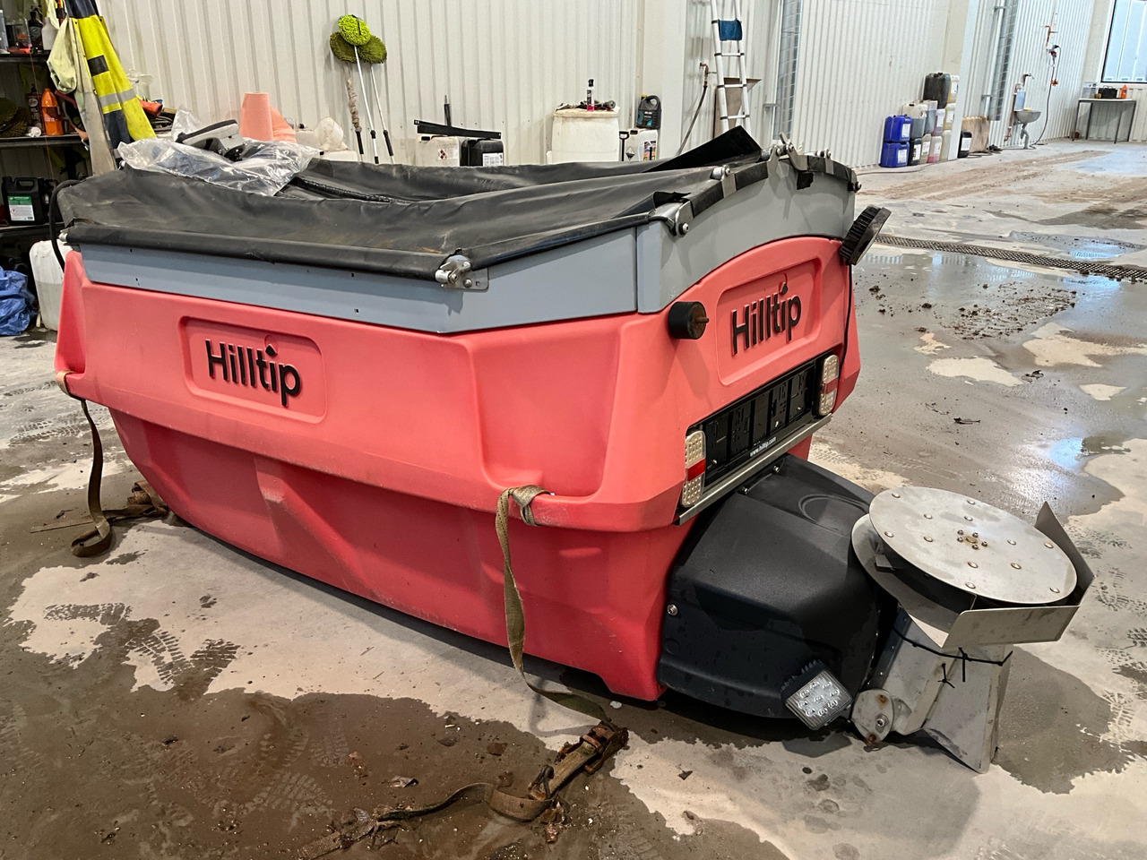 Hilltip IceStriker 1100 - Sand/ Salt spreader: picture 1 Hilltip IceStriker 1100 - Sand/ Salt spreader: picture 1