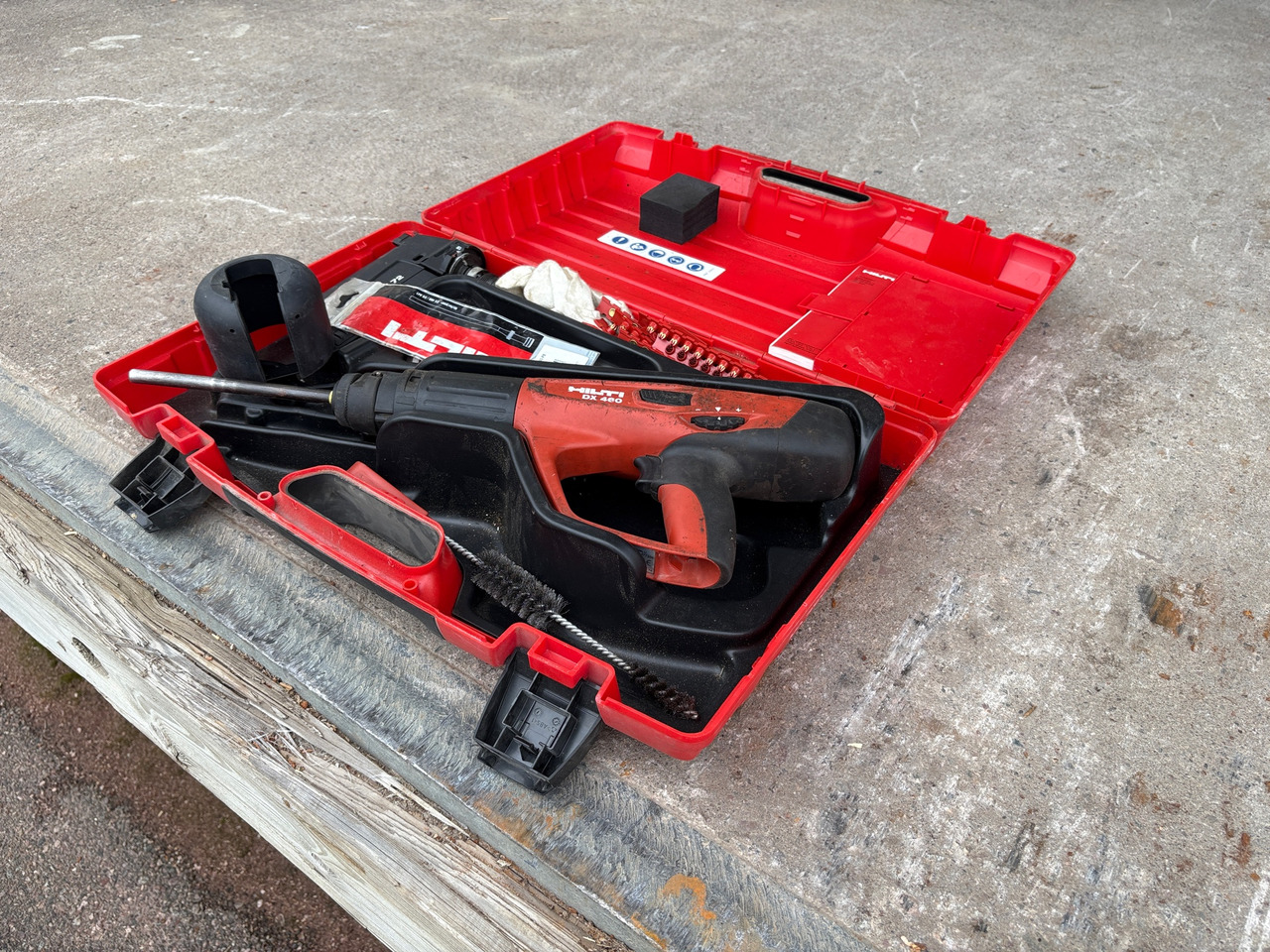 Hilti DX 460 - Construction equipment: picture 1 Hilti DX 460 - Construction equipment: picture 1