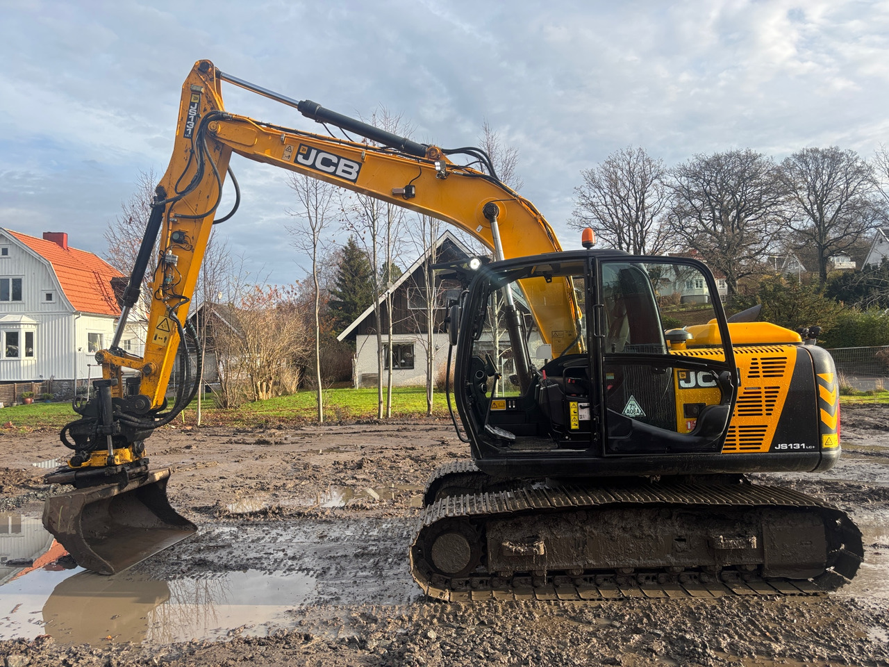 JCB JS131LC+ - Excavator: picture 1 JCB JS131LC+ - Excavator: picture 1