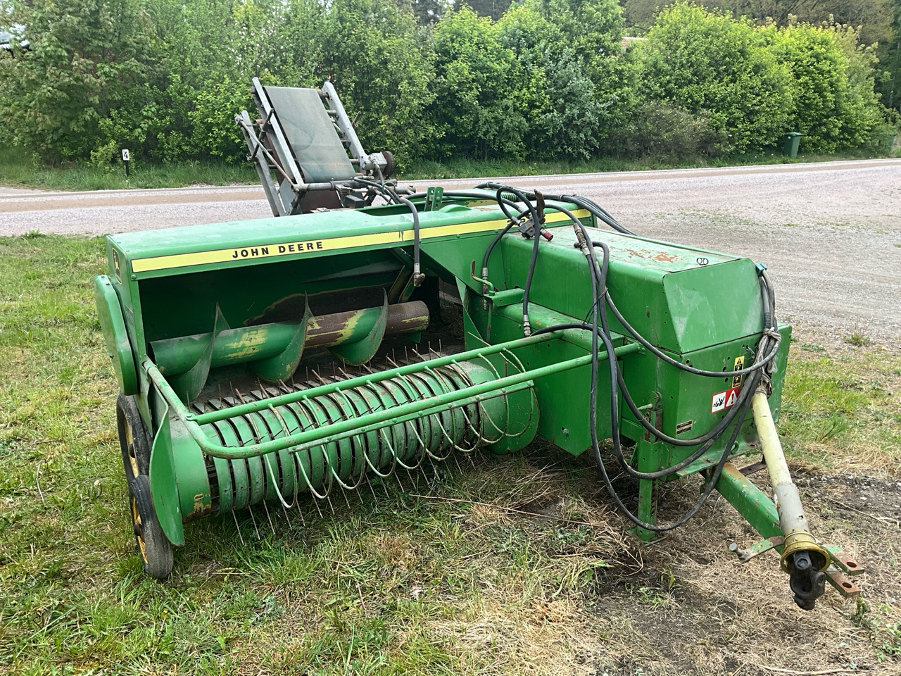 John Deere 332 - Round baler: picture 1 John Deere 332 - Round baler: picture 1