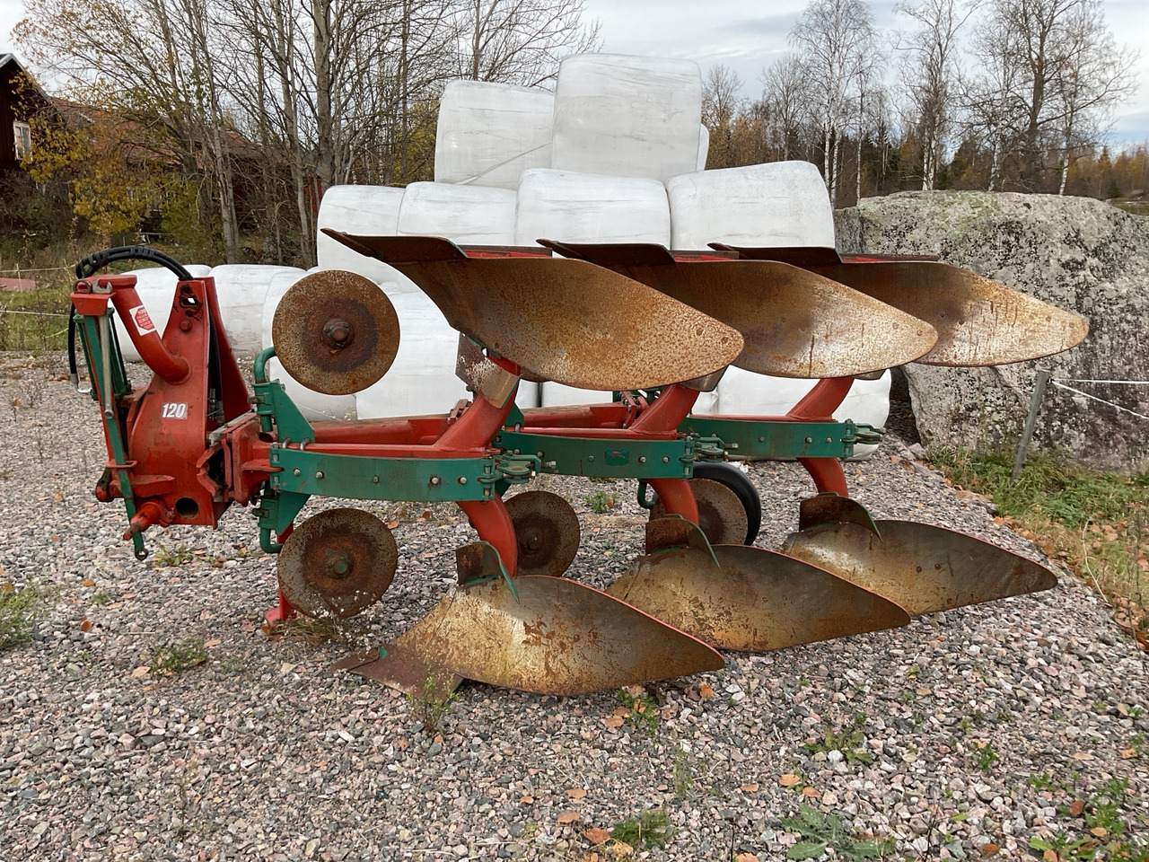 Kverneland 120 - Plow: picture 1 Kverneland 120 - Plow: picture 1