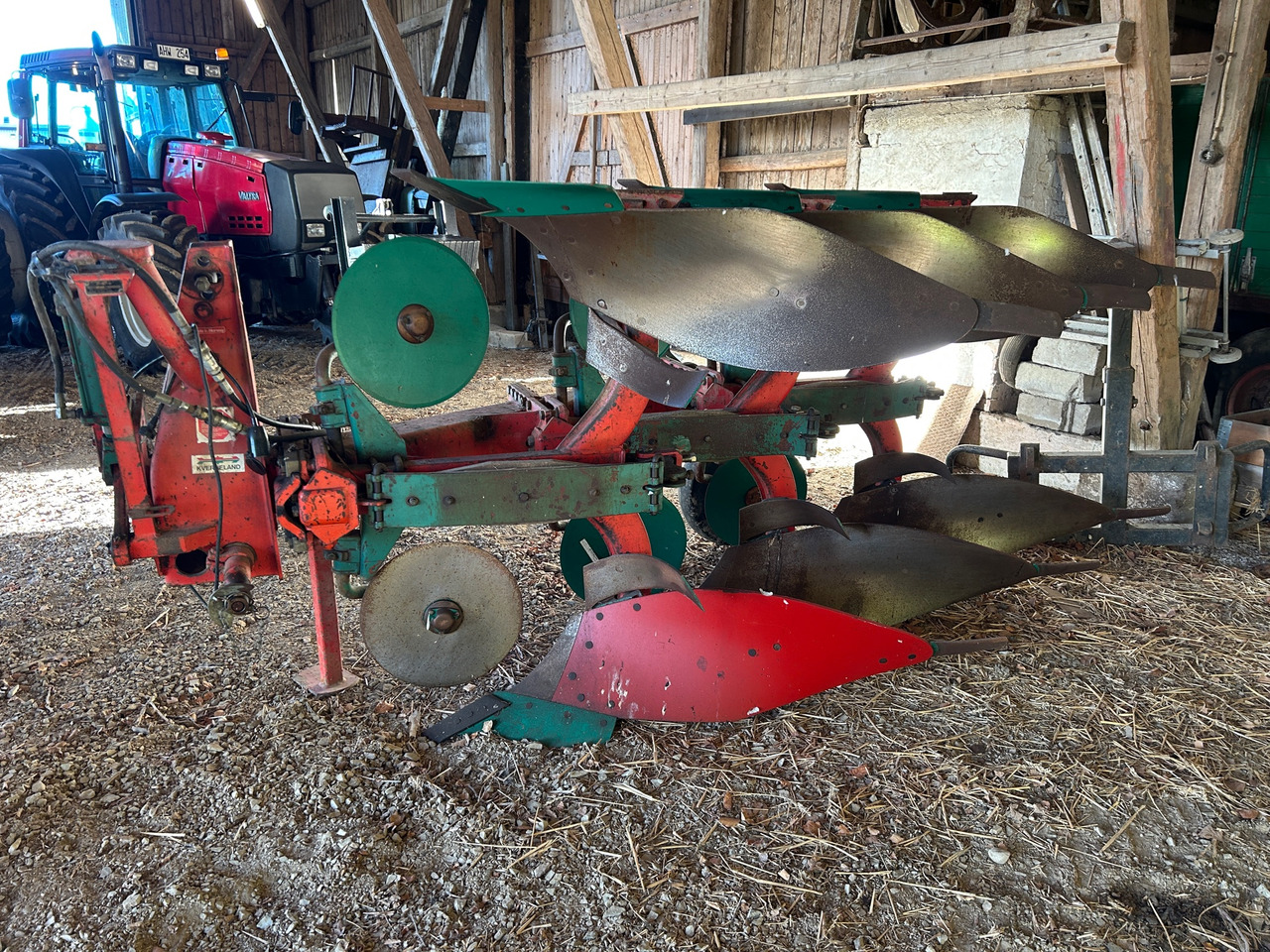 Kverneland 8 - Plow: picture 1 Kverneland 8 - Plow: picture 1