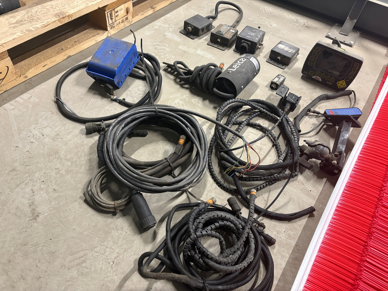 Leica 2D - Construction equipment: picture 1 Leica 2D - Construction equipment: picture 1