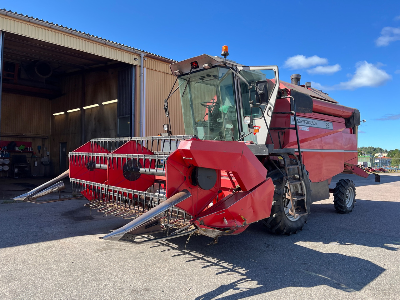 Massey Ferguson 22 - Combine harvester: picture 1 Massey Ferguson 22 - Combine harvester: picture 1