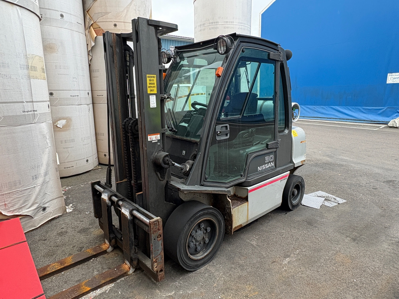 Nissan 30 - Material handling equipment: picture 1 Nissan 30 - Material handling equipment: picture 1