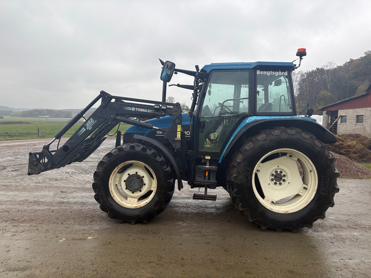 New Holland TS110 - Farm tractor: picture 1 New Holland TS110 - Farm tractor: picture 1