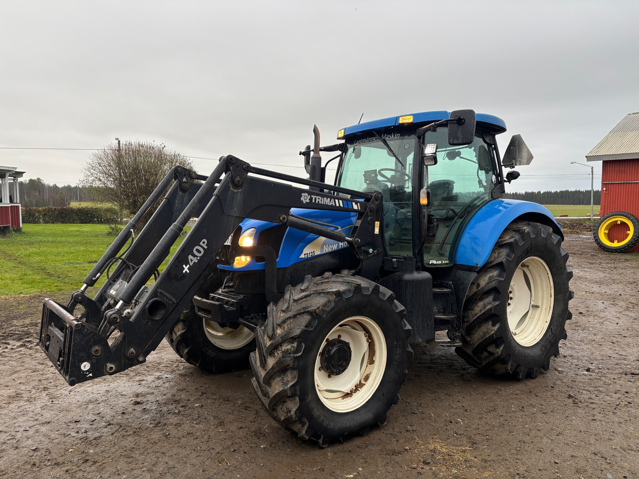 New Holland TS135A - Farm tractor: picture 1 New Holland TS135A - Farm tractor: picture 1