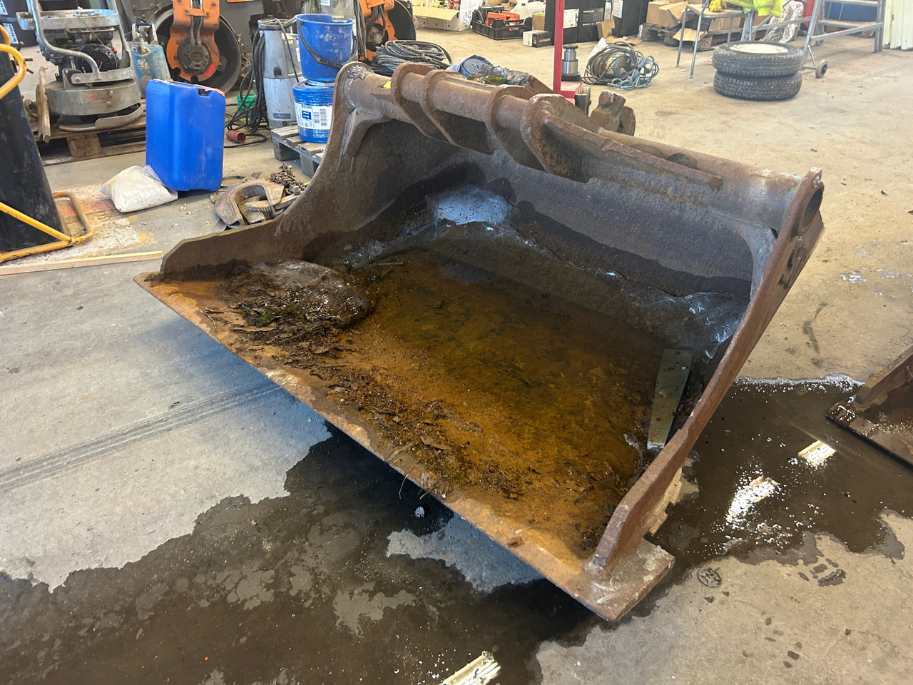 SMP STS750 - Bucket: picture 1 SMP STS750 - Bucket: picture 1