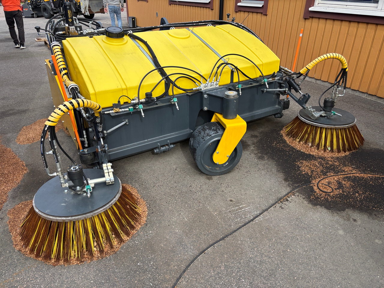 Stark CSW 2000 - Broom: picture 1 Stark CSW 2000 - Broom: picture 1