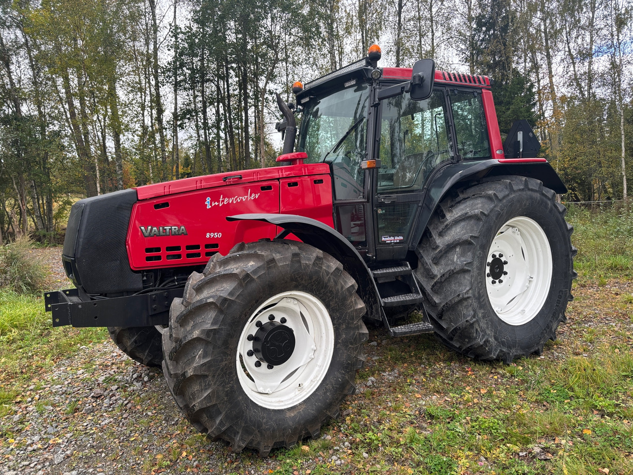Valtra 8950 - Farm tractor: picture 1 Valtra 8950 - Farm tractor: picture 1