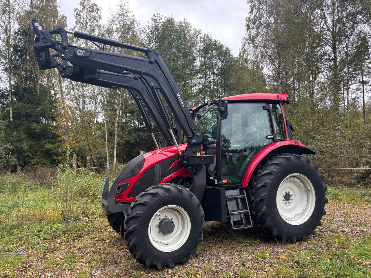 Valtra A104 - Farm tractor: picture 1 Valtra A104 - Farm tractor: picture 1