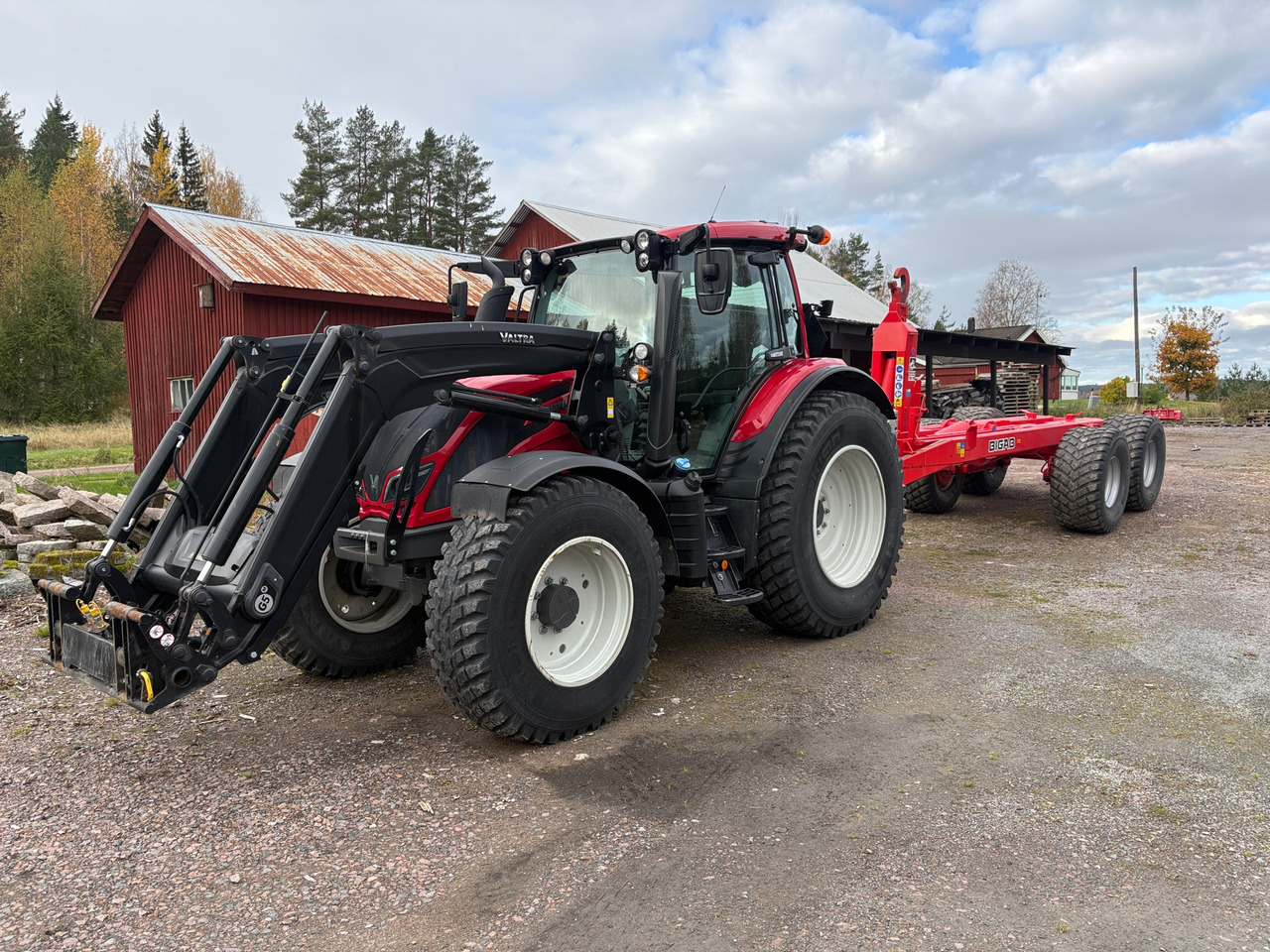 Valtra N134 - Farm tractor: picture 1 Valtra N134 - Farm tractor: picture 1