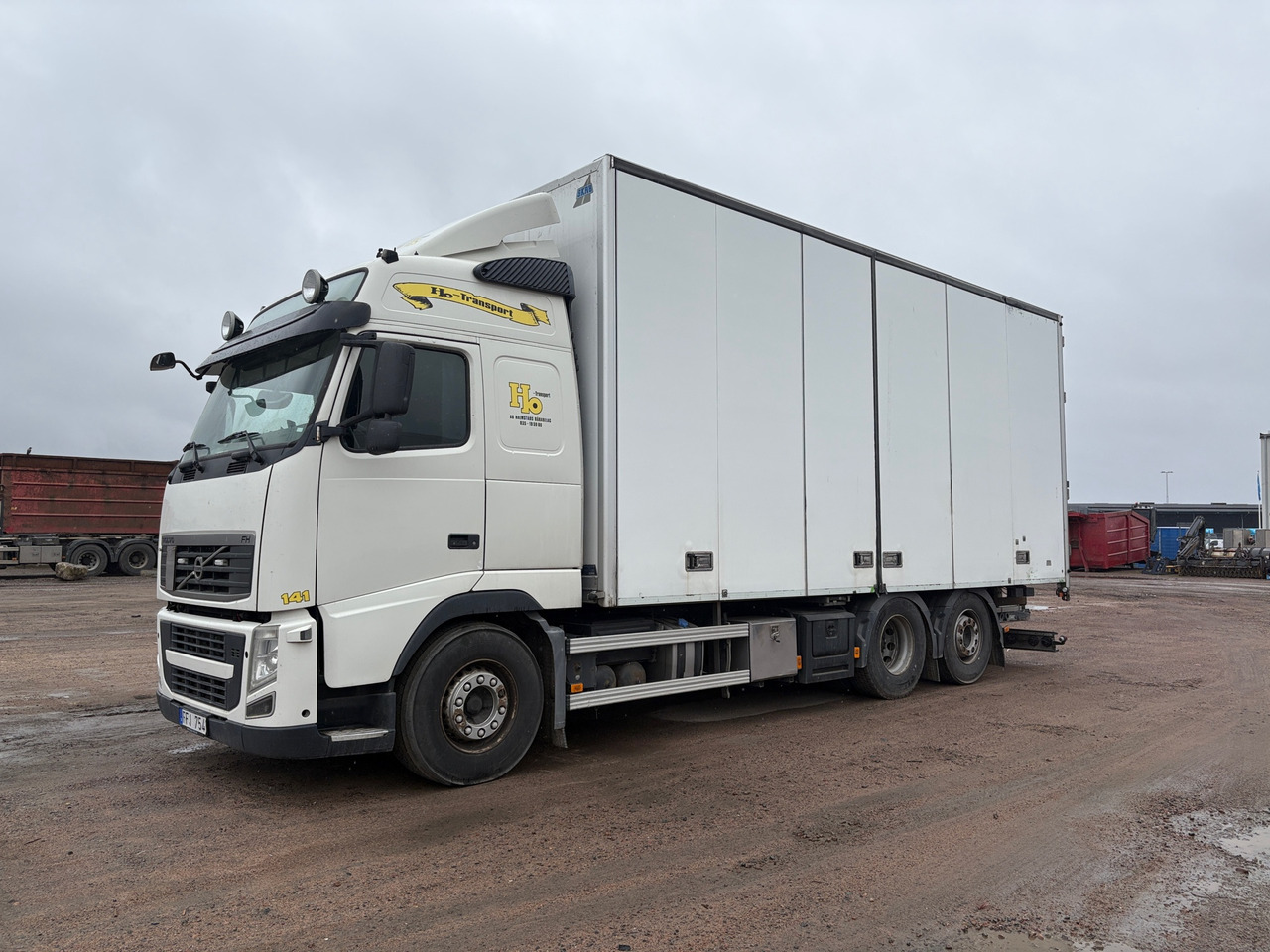 Volvo FH 6x2 - Box truck: picture 1 Volvo FH 6x2 - Box truck: picture 1