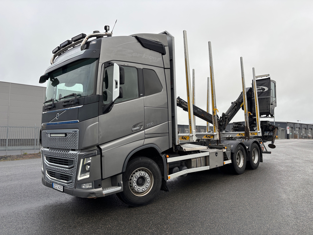 Volvo FH16 - Timber truck, Crane truck: picture 1 Volvo FH16 - Timber truck, Crane truck: picture 1