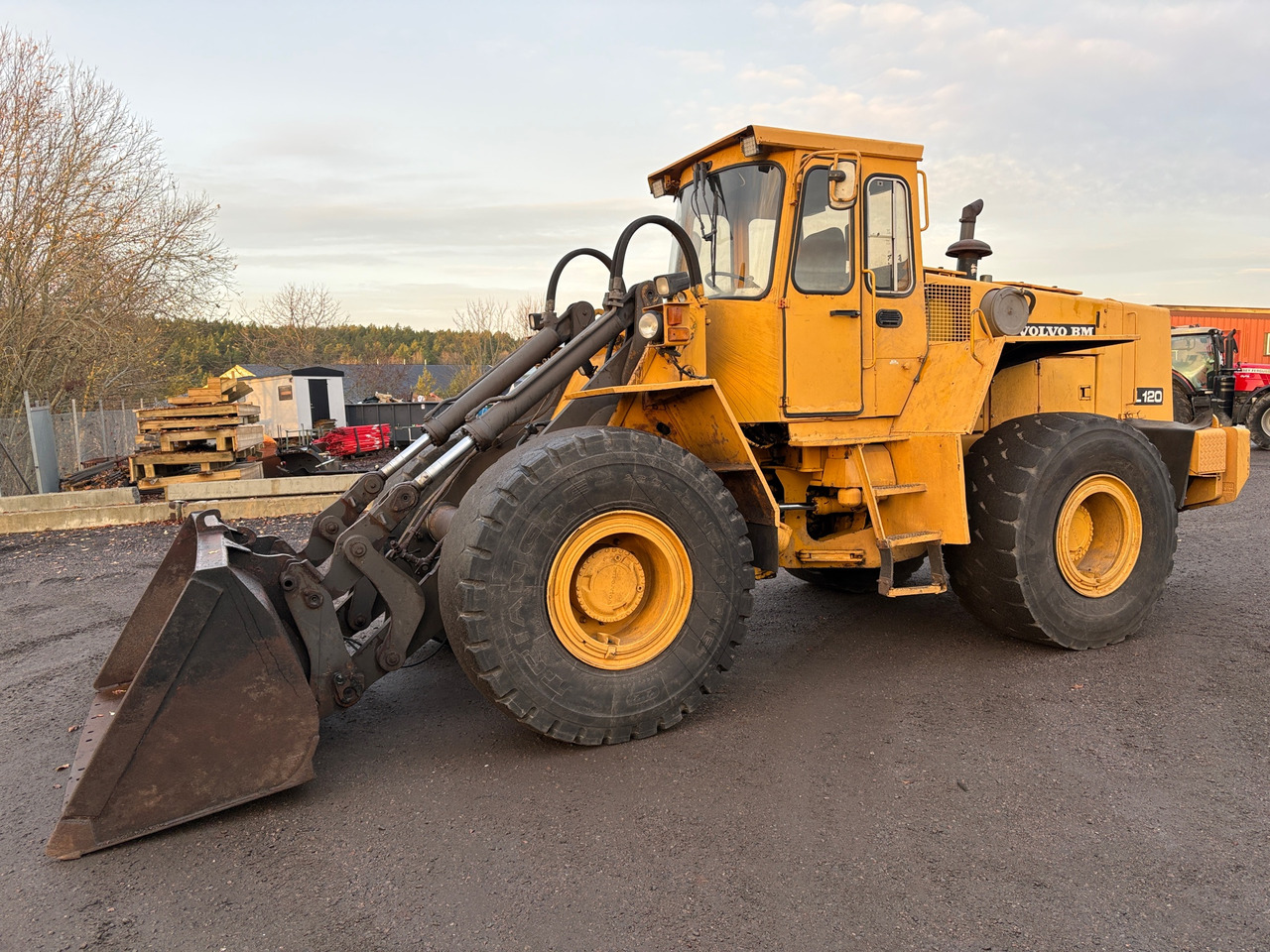 Volvo L120 - Wheel loader: picture 1 Volvo L120 - Wheel loader: picture 1