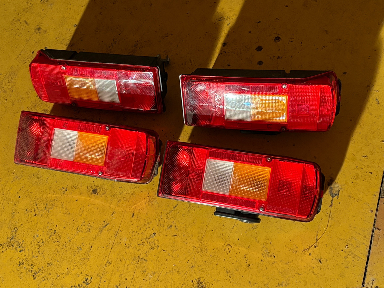 Volvo - Tail light for Truck: picture 1 Volvo - Tail light for Truck: picture 1