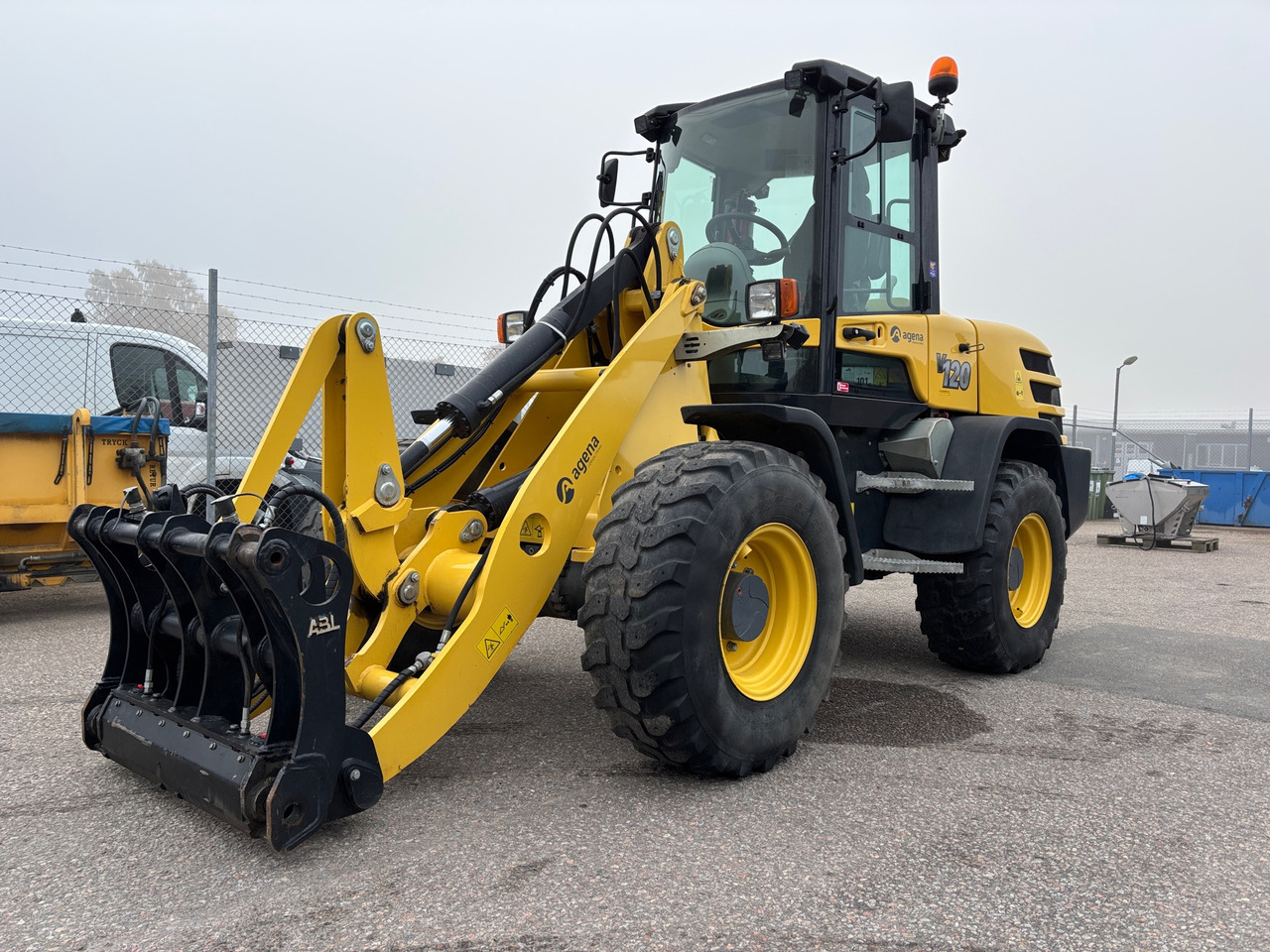 Yanmar V120 - Wheel loader: picture 1 Yanmar V120 - Wheel loader: picture 1