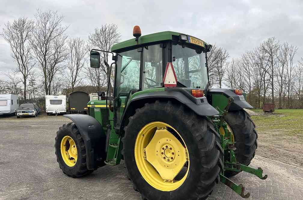 John Deere 6310, fronthef + pto - Farm tractor: picture 2 John Deere 6310, fronthef + pto - Farm tractor: picture 2