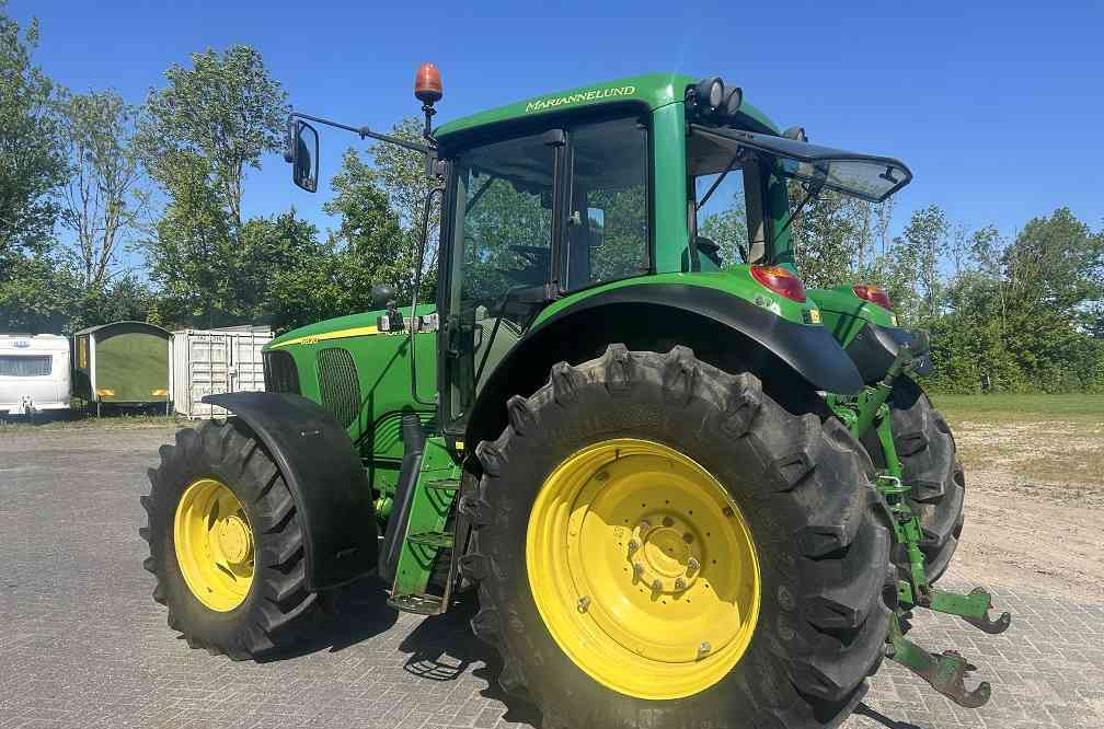 John Deere 6820 premium autopower - Farm tractor: picture 2 John Deere 6820 premium autopower - Farm tractor: picture 2