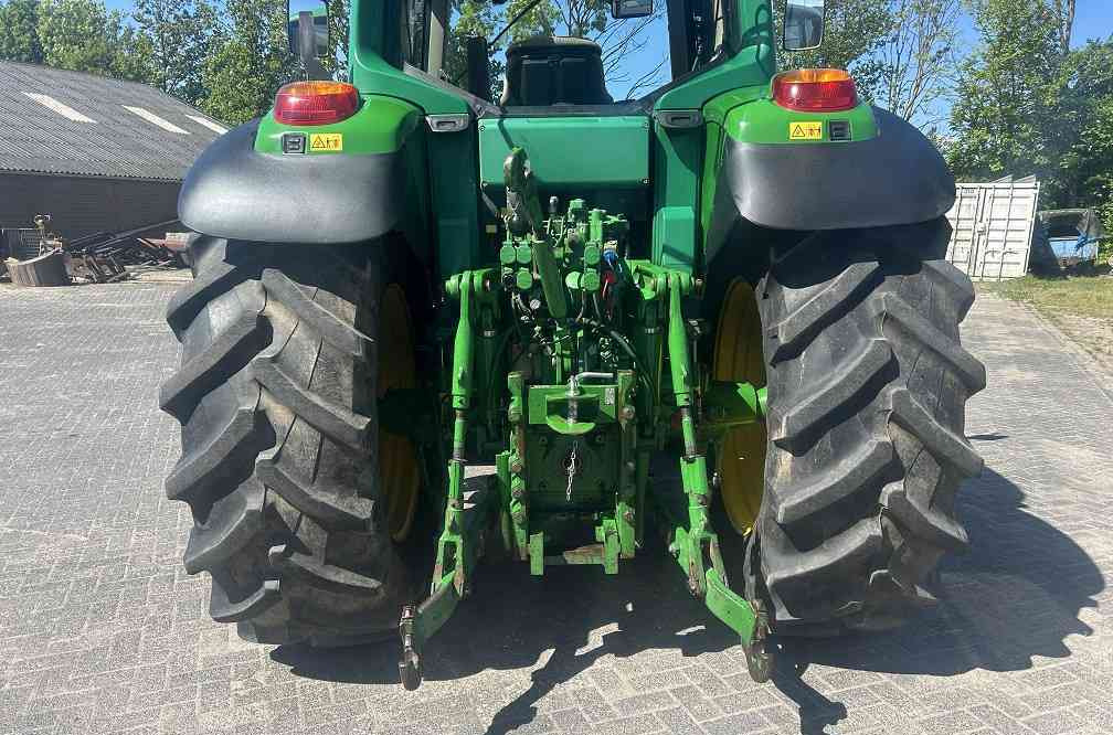 John Deere 6820 premium autopower - Farm tractor: picture 3 John Deere 6820 premium autopower - Farm tractor: picture 3