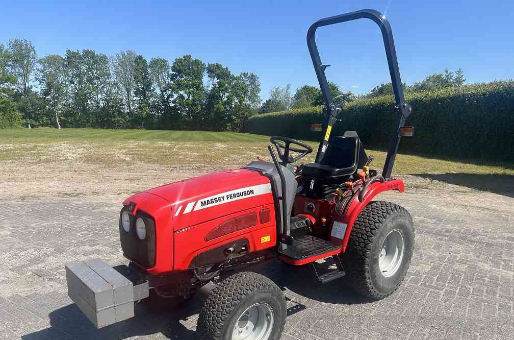 Massey Ferguson 1525 hydrostaat - Farm tractor: picture 1 Massey Ferguson 1525 hydrostaat - Farm tractor: picture 1