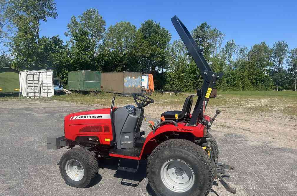 Massey Ferguson 1525 hydrostaat - Farm tractor: picture 2 Massey Ferguson 1525 hydrostaat - Farm tractor: picture 2