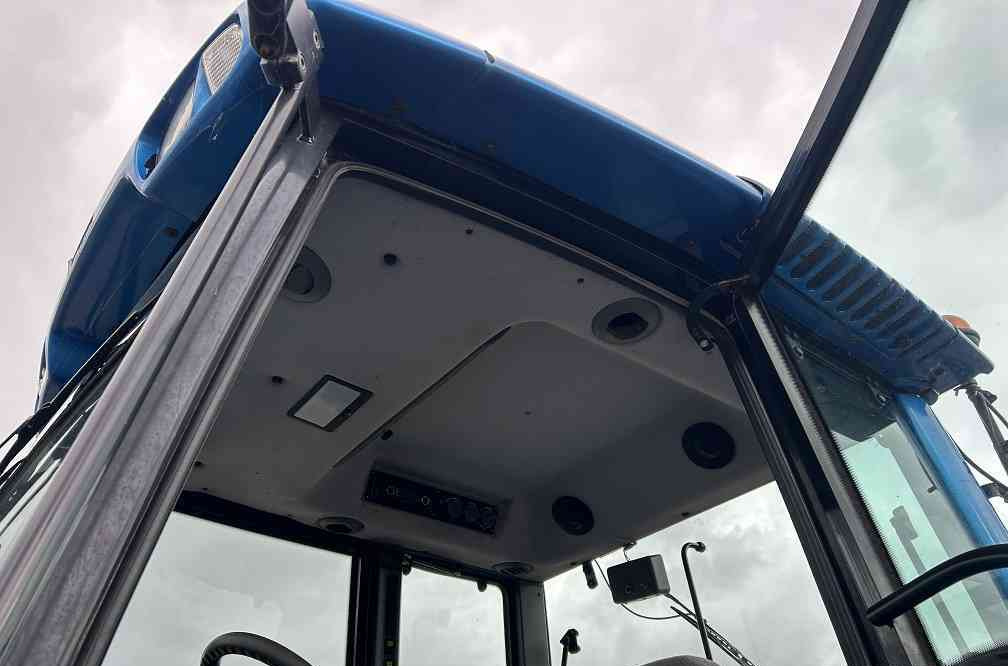 Valtra T130 trekker - Farm tractor: picture 5 Valtra T130 trekker - Farm tractor: picture 5