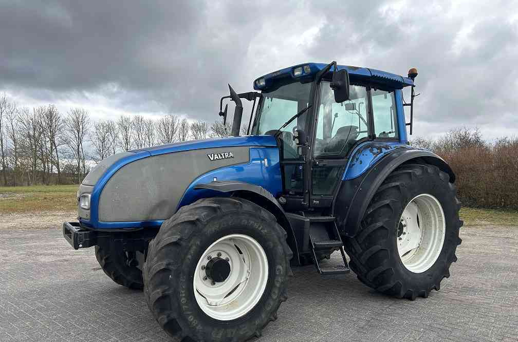 Valtra T130 trekker - Farm tractor: picture 1 Valtra T130 trekker - Farm tractor: picture 1