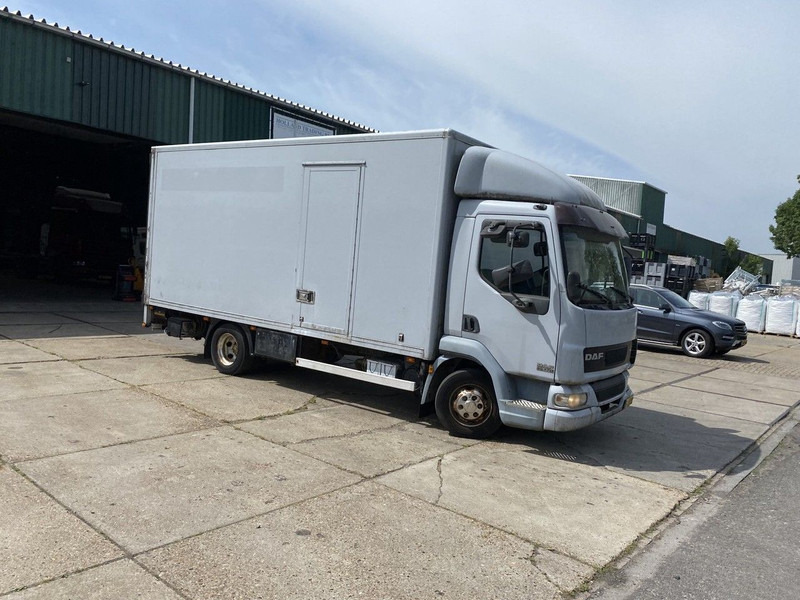 DAF LF 180 DAF LF 170/180 AE45BF - Box truck: picture 4 DAF LF 180 DAF LF 170/180 AE45BF - Box truck: picture 4