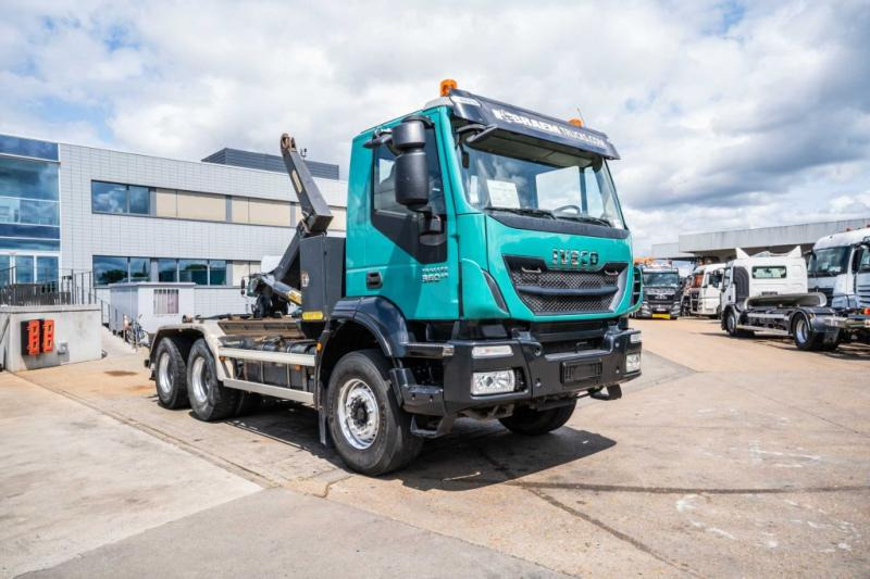 Iveco TRAKKER 360-6x4-PALFINGER - Hook lift truck: picture 2 Iveco TRAKKER 360-6x4-PALFINGER - Hook lift truck: picture 2
