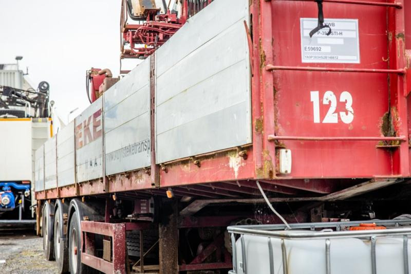 Kwb KRAAN/CRANE/GRUE/KRAN - KENNIS 16 TON/M(3xhydr.) - Dropside/ Flatbed semi-trailer: picture 5 Kwb KRAAN/CRANE/GRUE/KRAN - KENNIS 16 TON/M(3xhydr.) - Dropside/ Flatbed semi-trailer: picture 5